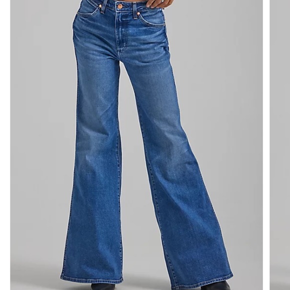 WOMEN'S WRANGLER® WANDERER 622 HIGH RISE FLARE JEAN IN SMOKE SEA - Picture 5 of 12